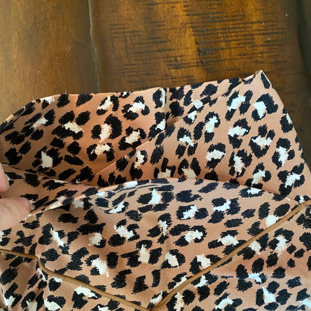 Leopard Print Biker shorts XS - Aerie - Picture 3 of 8